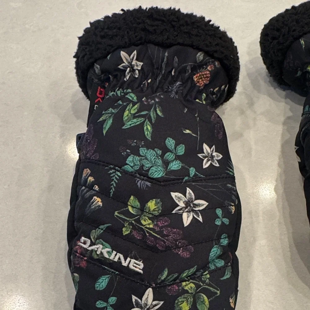 Dakine Kids' Black and Green Patterned Mittens